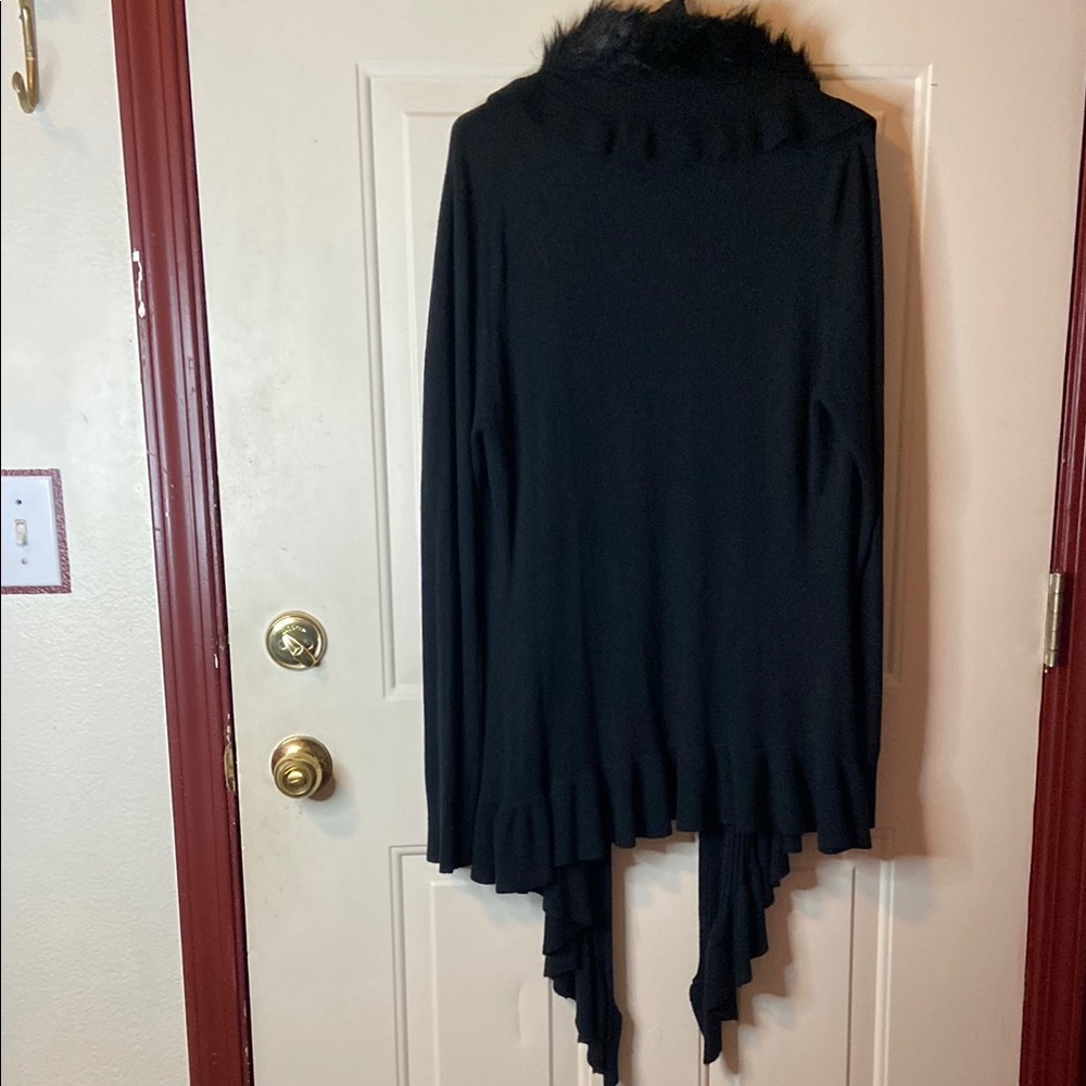 Chic Black Cardigan with Faux Fur Collar - Picture 4 of 7